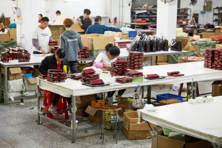 Global Leather Bag Market Trends 2026: Opportunities for OEM Manufacturers