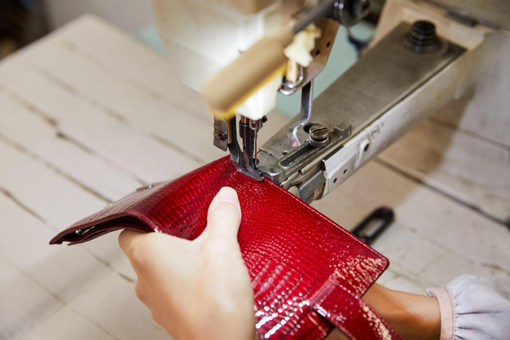 Key Craftsmanship Details to Judge High-Quality Custom Leather Bags
