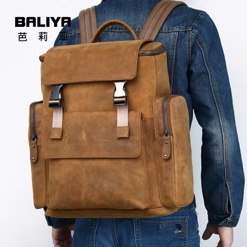 Genuine Leather Travel Bags: Custom for Men’s Weekend Getaways