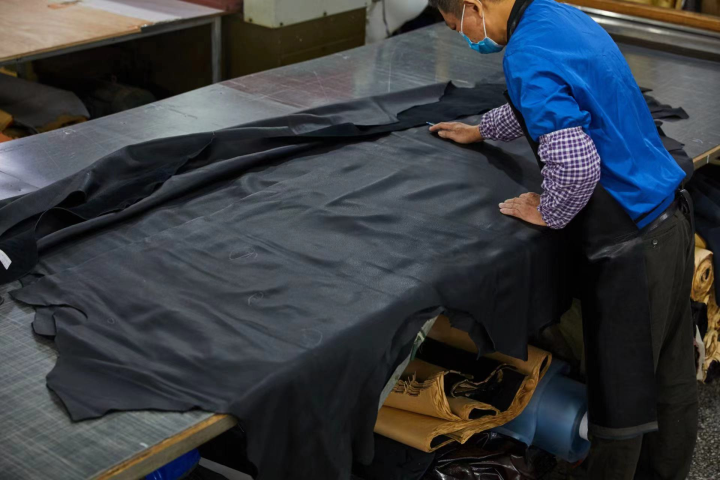 How to Solve Common Problems in Custom Leather Bag Production