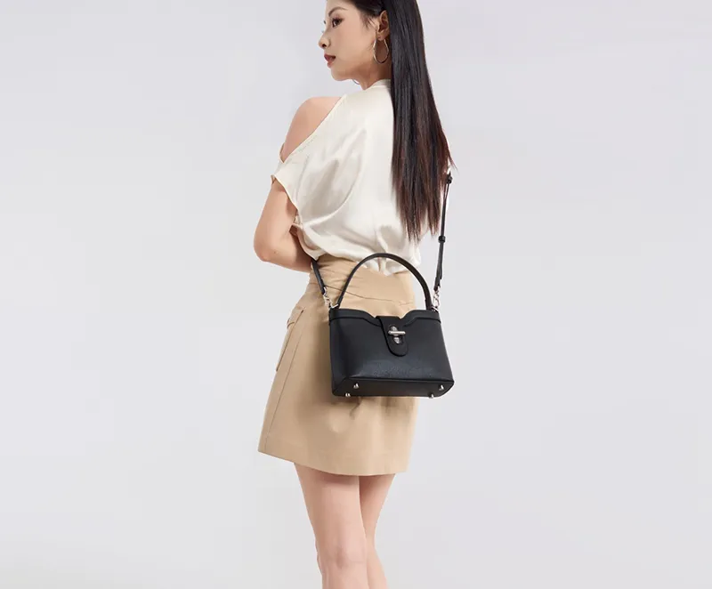 We are a manufacturer and exporter specializing in genuine leather products.