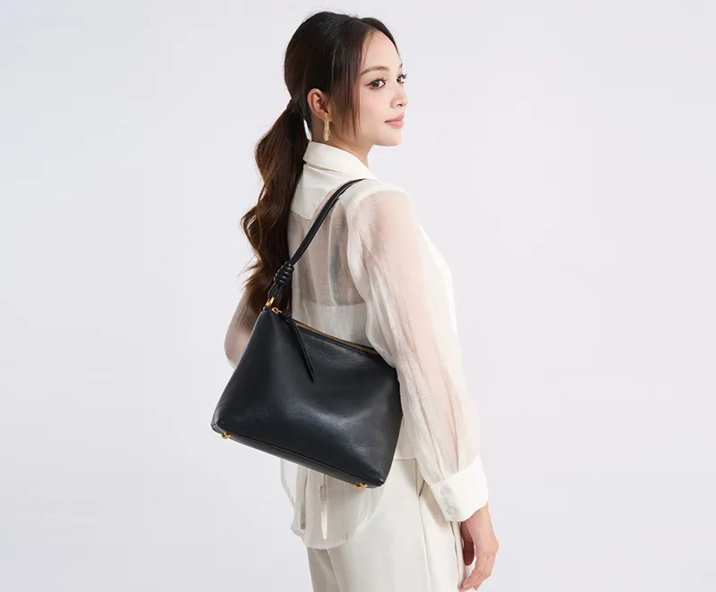 We are a manufacturer and exporter specializing in genuine leather products.