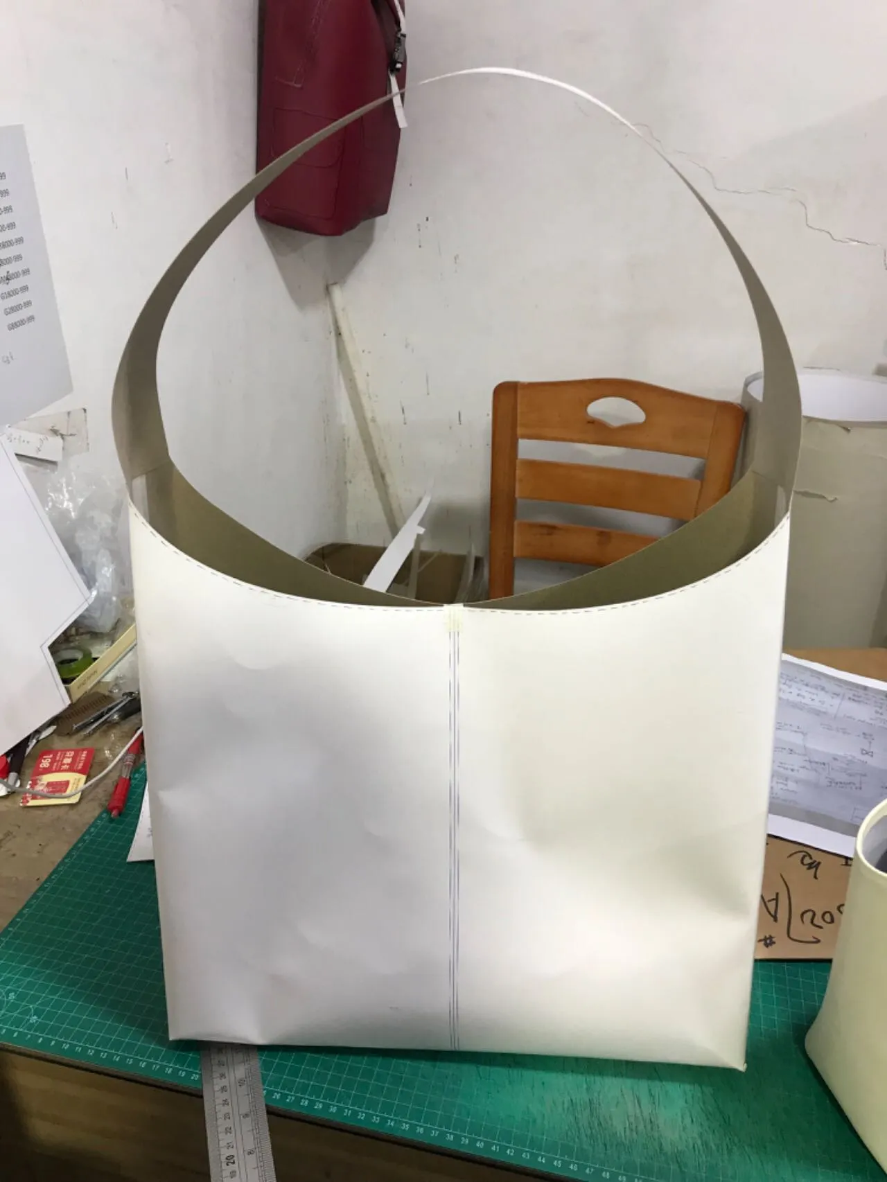 Design Phase: Crafting Seasonal Leather Bags That Resonate