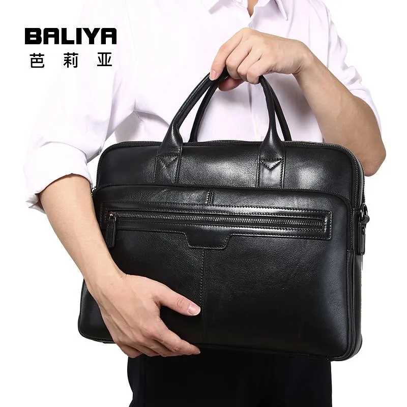 Weekend Style and Storage: Why Men Love Our Leather Weekend Bags