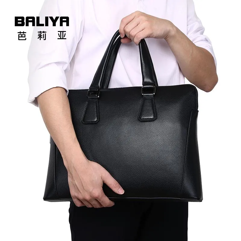 Complementing Your Journey: The Leather Bag for Travel