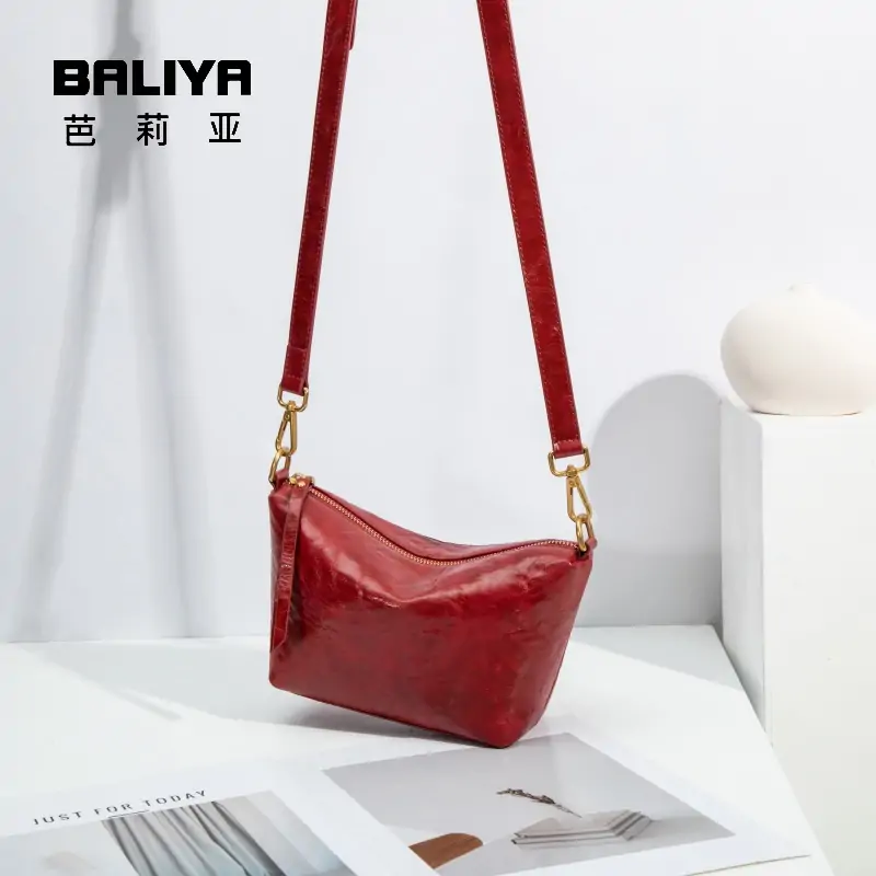 Semi-Rigid Leather: The Sweet Spot of Structure and Flexibility 