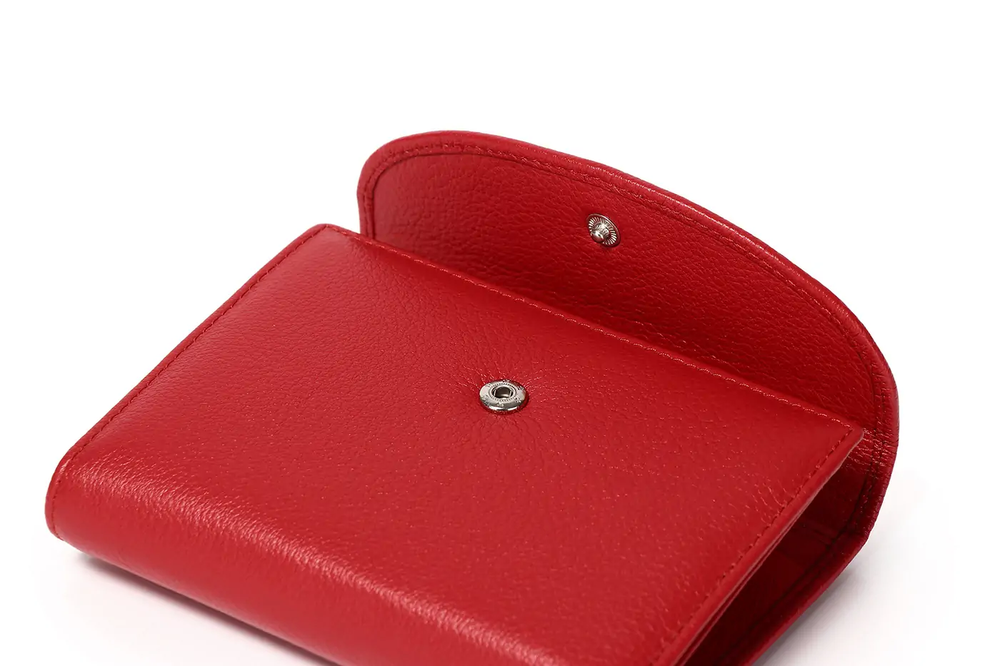 Exquisite Hardware Buckles: A Touch of Luxury for Italian Leather Wallets.
