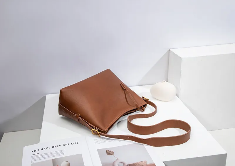 OEM Crossbody Bag High-quality Retro shoulder Bag Fashionable Handbag Genuine Leather Women's Bag