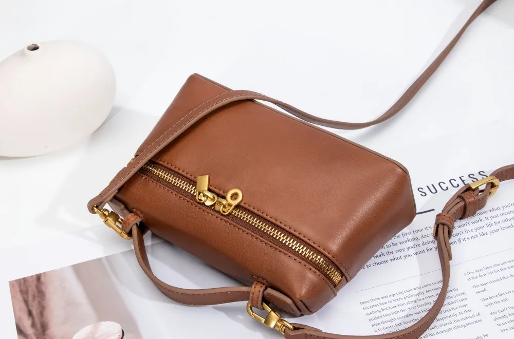 Custom Logo Quilted Genuine Leather Ladies Handbag Fashionable Women's Shoulder Bag with Zipper Closure Bolso De Mujer