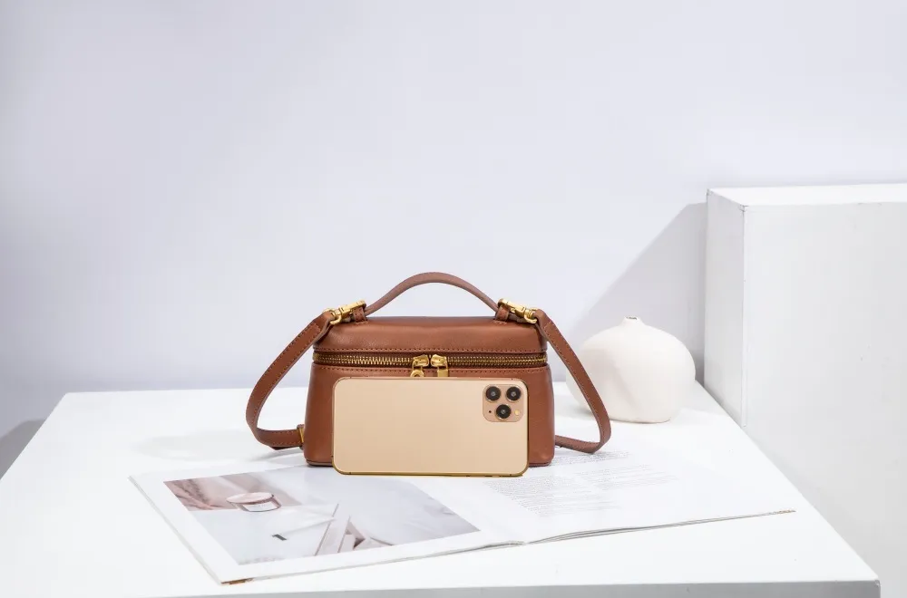 Custom Logo Quilted Genuine Leather Ladies Handbag Fashionable Women's Shoulder Bag with Zipper Closure Bolso De Mujer