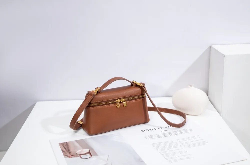 Custom Logo Quilted Genuine Leather Ladies Handbag Fashionable Women's Shoulder Bag with Zipper Closure Bolso De Mujer