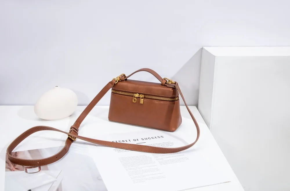 Custom Logo Quilted Genuine Leather Ladies Handbag Fashionable Women's Shoulder Bag with Zipper Closure Bolso De Mujer
