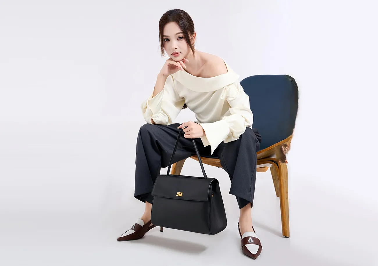 The tote bag offers ample space for daily essentials, books, and a laptop, combining style with practicality for versatile use.