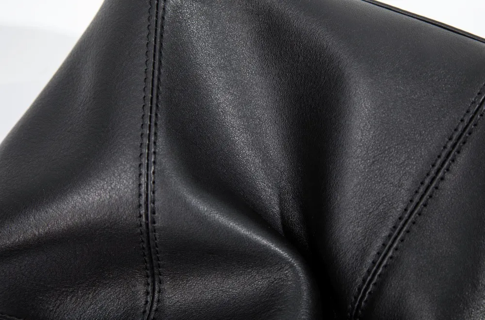 Genuine leather women's shoulder bag crafted from premium cowhide—supple, durable, ages beautifully with time.