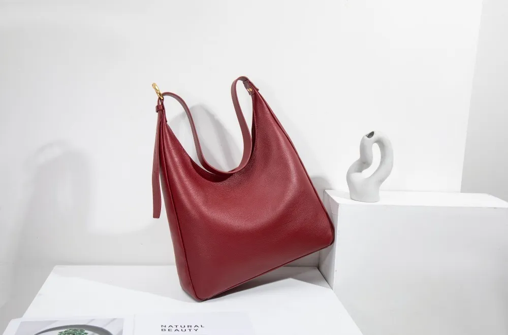 A large women's tote—roomy enough for work, travel, or daily hauls. Structured yet lightweight, with sleek lines and practical pockets. Combines functionality with effortless style for every occasion