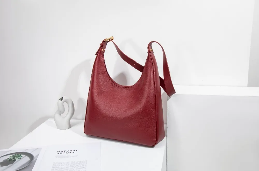 A large women's tote—roomy enough for work, travel, or daily hauls. Structured yet lightweight, with sleek lines and practical pockets. Combines functionality with effortless style for every occasion
