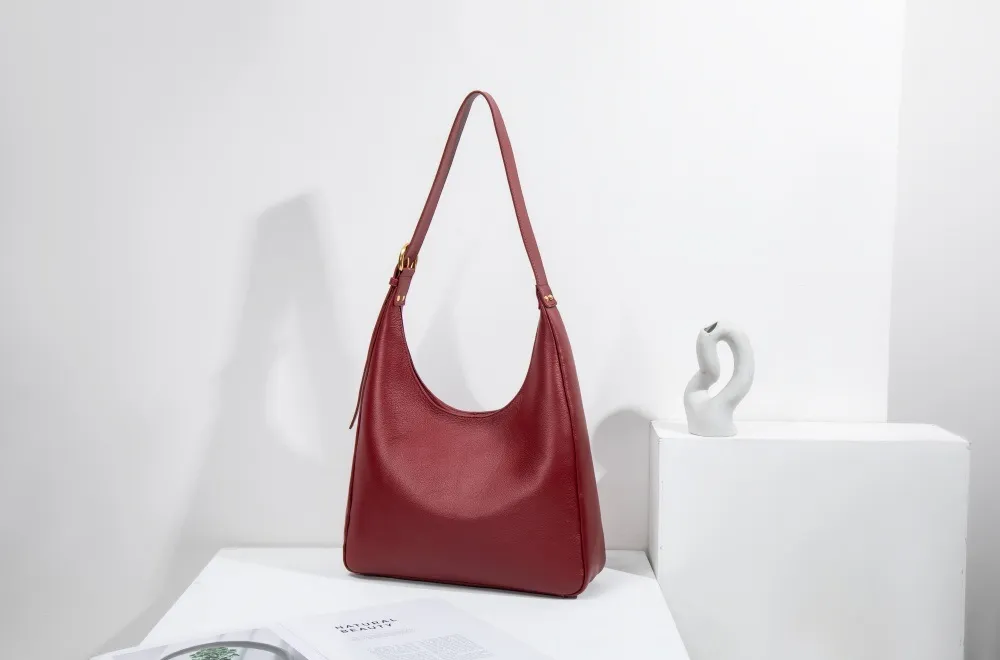 A large women's tote—roomy enough for work, travel, or daily hauls. Structured yet lightweight, with sleek lines and practical pockets. Combines functionality with effortless style for every occasion