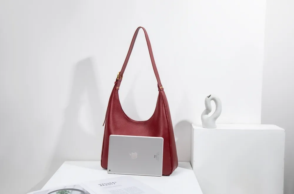 A large women's tote—roomy enough for work, travel, or daily hauls. Structured yet lightweight, with sleek lines and practical pockets. Combines functionality with effortless style for every occasion