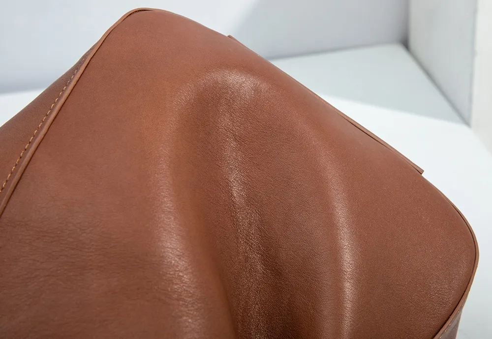 Crafted from Italian - imported genuine leather, this bag exhibits a luxuriously supple texture with a rich, natural sheen. Its smooth, premium surface radiates timeless elegance, a hallmark of top - tier leather craftsmanship.