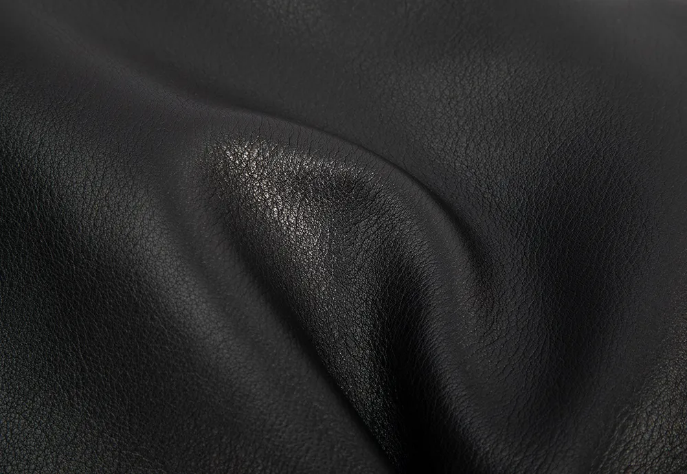 This BALIYA shoulder bag is crafted from premium top-grain cowhide leather from an internationally renowned tannery that supplies leather to luxury brands.